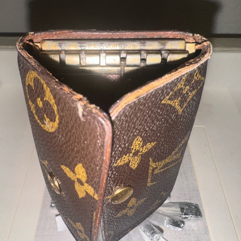 Authentic Louis Vuitton Monogram Key Holder. Vintage. - Picture 6 of 11